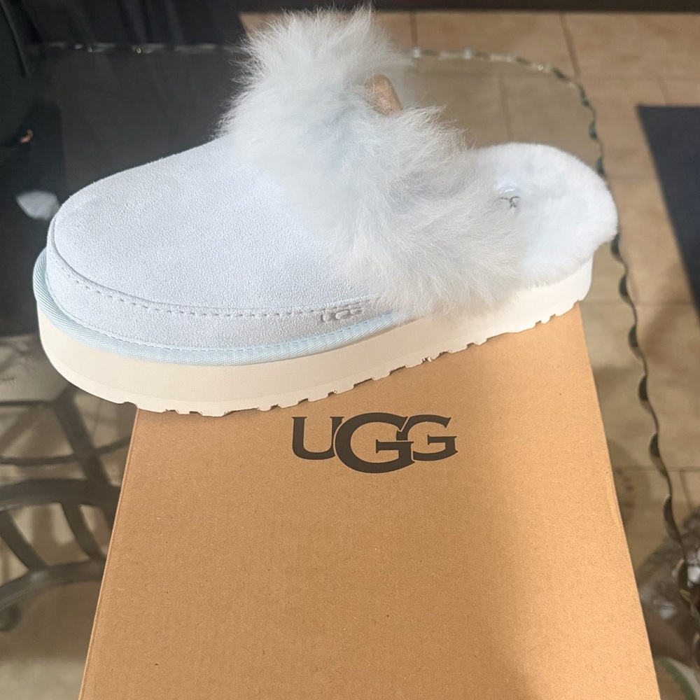 UGG Sky Blue Disquette Chalet Shoes! - Picture 2 of 11
